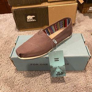 NEW Toms Canvas Slip